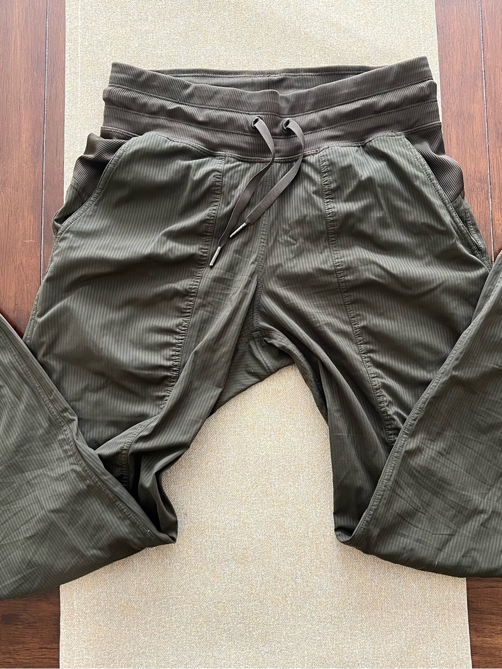 ❤️ Lululemon Olive Green Ribbed Waist Jogger Pants - Picture 5 of 10